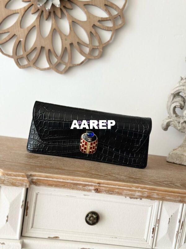 Replica Chanel Métiers d'Art 2018/19 Collection Black Crocodile Embossed Scarab Clutch – Luxurious Ancient Egyptian Motif 3