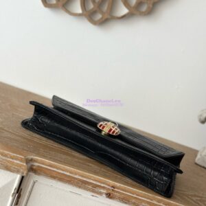 Replica Chanel Métiers d'Art 2018/19 Collection Black Crocodile Embossed Scarab Clutch – Luxurious Ancient Egyptian Motif 2