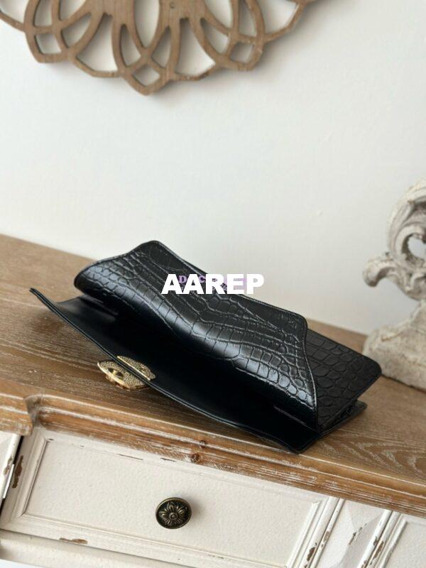 Replica Chanel Métiers d'Art 2018/19 Collection Black Crocodile Embossed Scarab Clutch – Luxurious Ancient Egyptian Motif 5