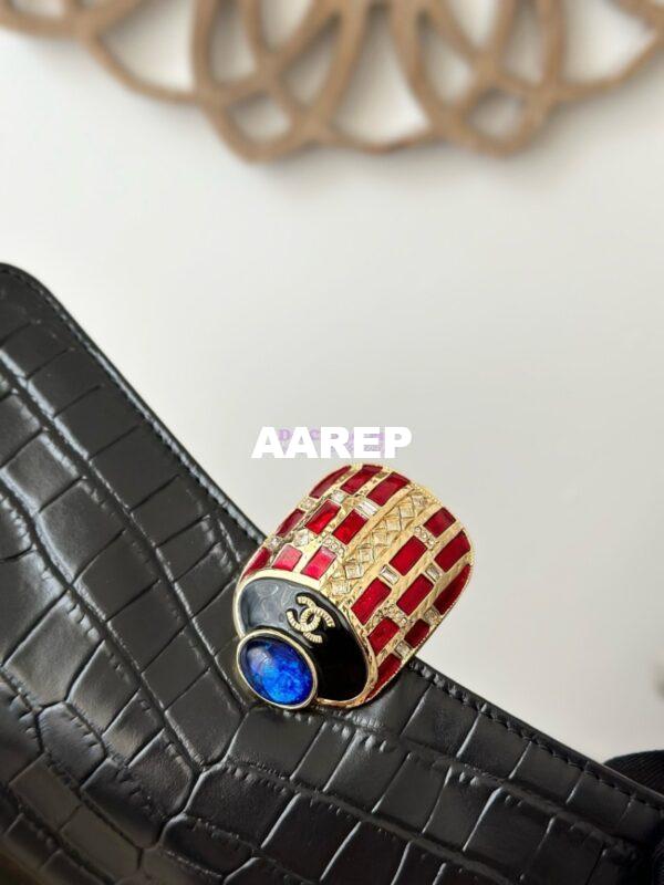Replica Chanel Métiers d'Art 2018/19 Collection Black Crocodile Embossed Scarab Clutch – Luxurious Ancient Egyptian Motif 7