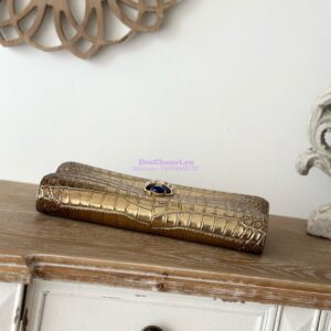 Replica Chanel Métiers d'Art 2018/19 Collection Gold Crocodile Embossed Scarab Clutch – Luxurious Ancient Egyptian Motif 2