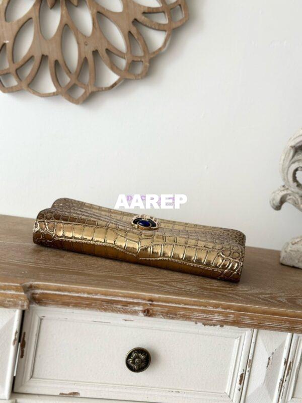 Replica Chanel Métiers d'Art 2018/19 Collection Gold Crocodile Embossed Scarab Clutch – Luxurious Ancient Egyptian Motif 4