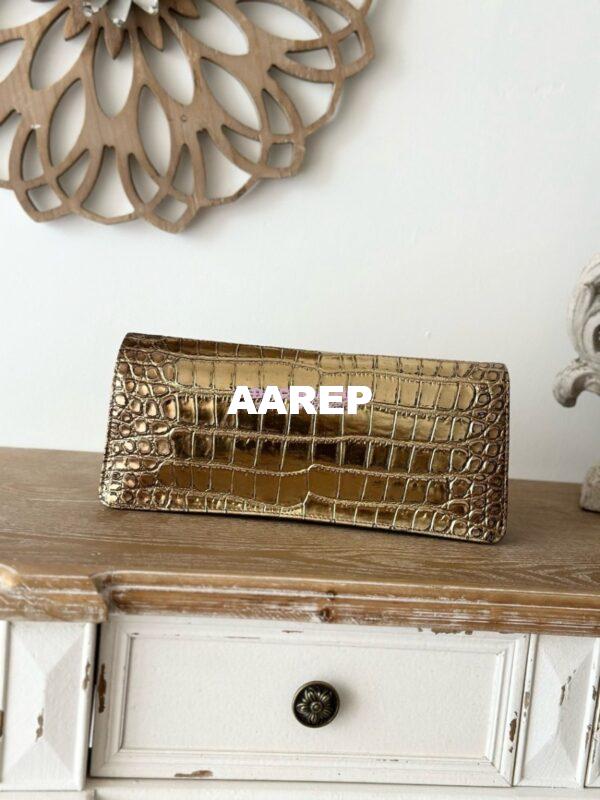 Replica Chanel Métiers d'Art 2018/19 Collection Gold Crocodile Embossed Scarab Clutch – Luxurious Ancient Egyptian Motif 7