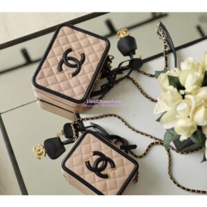 Replica Chanel CC Filigree Vanity Case Vanity Case A93343 Beige 2