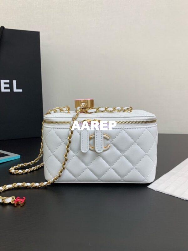 Replica Chanel Clutch with Chain Shiny Lambskin AP3940 White  (limited edition) 4