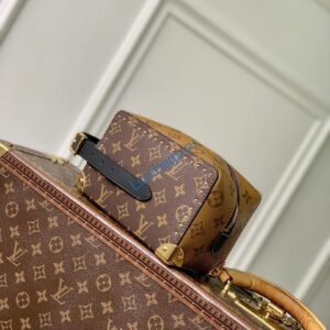 Louis Vuitton LV M29313 Locker Dopp Kit Taurillon Monogram
