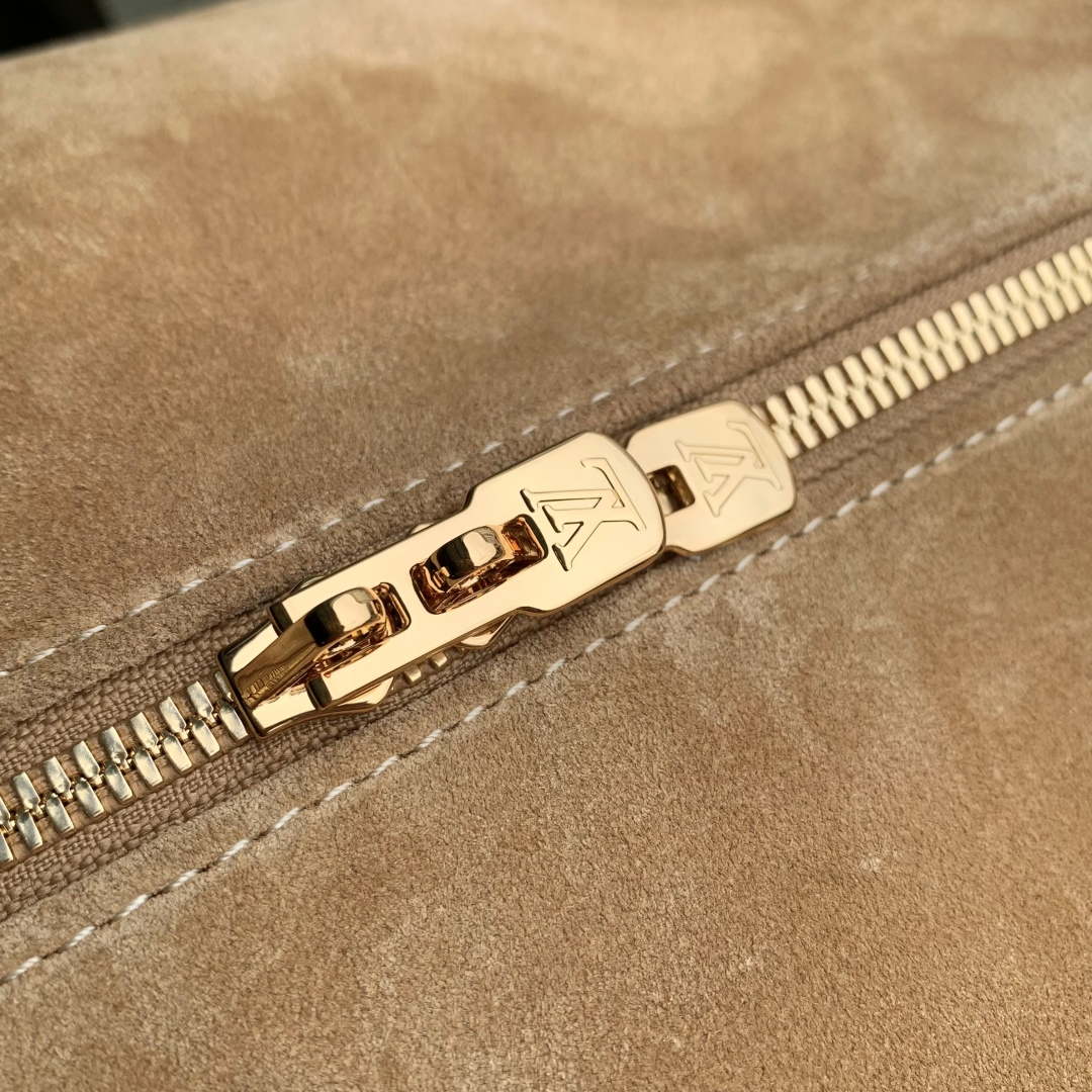 LV M26358 Louis Vuitton Express MM Bag Hazelnut Brown - Image 6