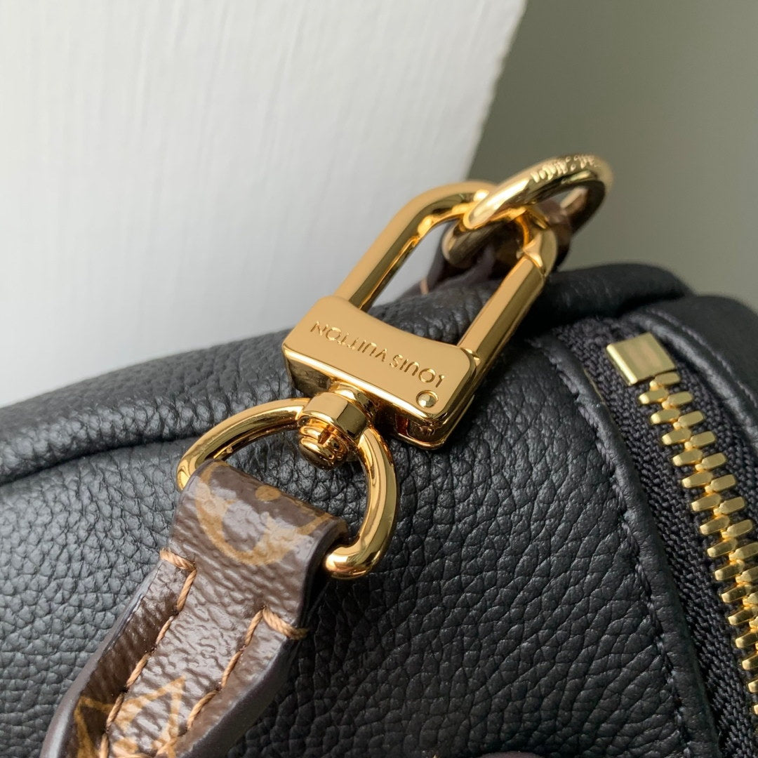 LV M26037 Louis Vuitton Express GM Bag Black - Image 6