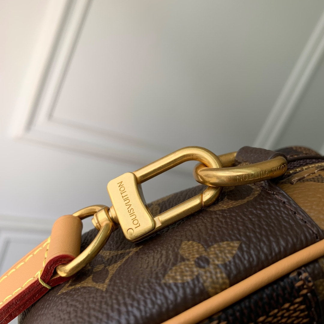 LV M26020 Louis Vuitton Trocadéro Wearable Wallet Brown - Image 5
