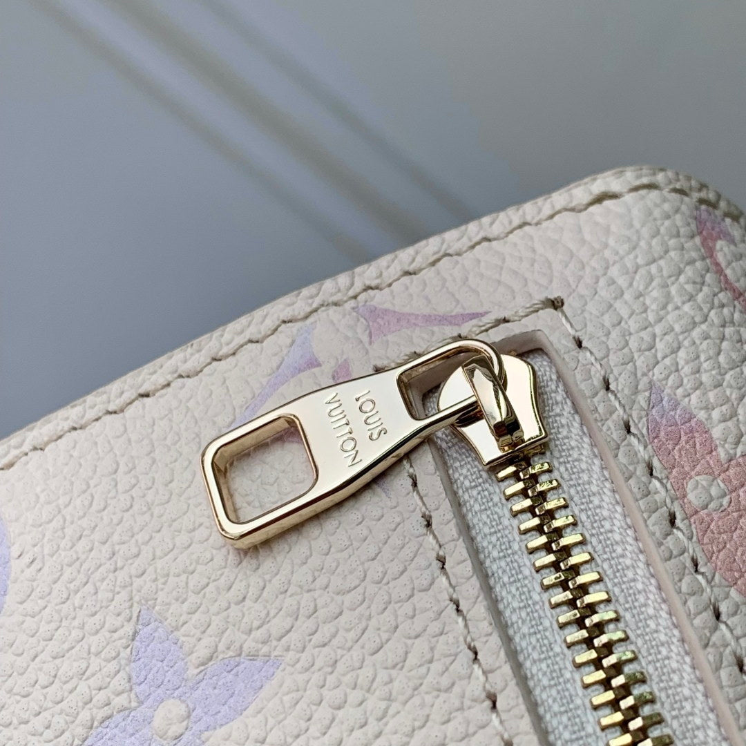 LV M25682 Louis Vuitton Pochette Métis East West Dream Cream - Image 6