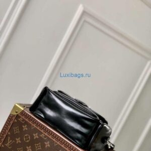 LV M13989 Louis Vuitton Cargo Wearable Wallet Black
