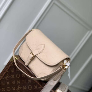 LV M13231 Louis Vuitton Diane Handbag Sand