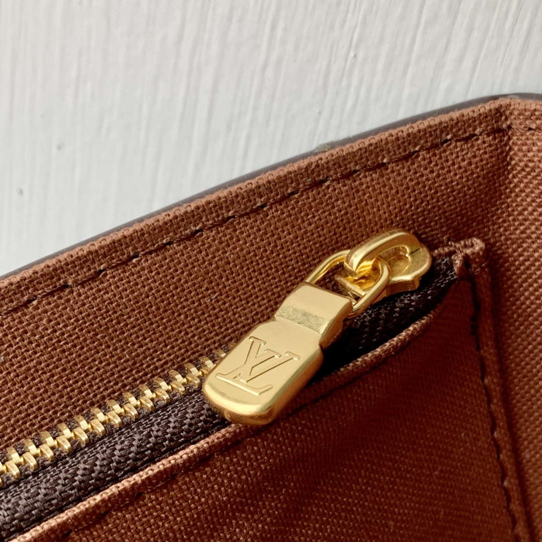 LV M14738 Louis Vuitton Steamer Wearable Wallet - Image 5