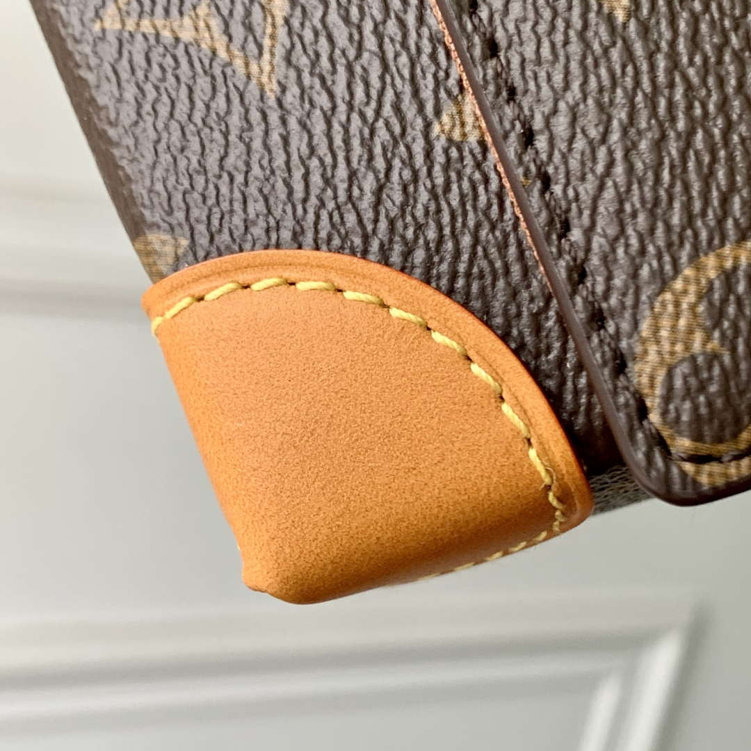 LV M14738 Louis Vuitton Steamer Wearable Wallet - Image 6