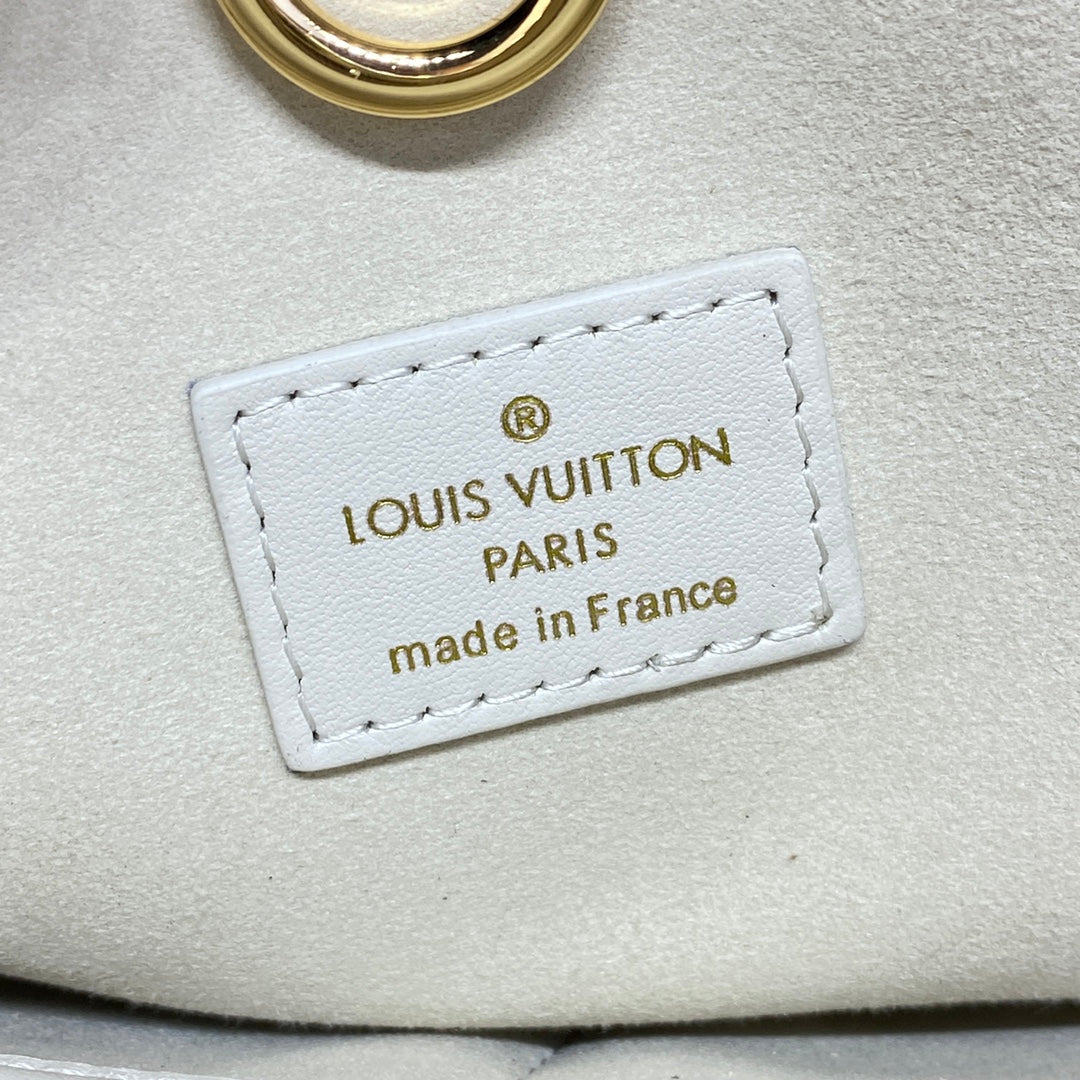LV M23061 Louis Vuitton Lock It MM Bag Crème Beige - Image 10