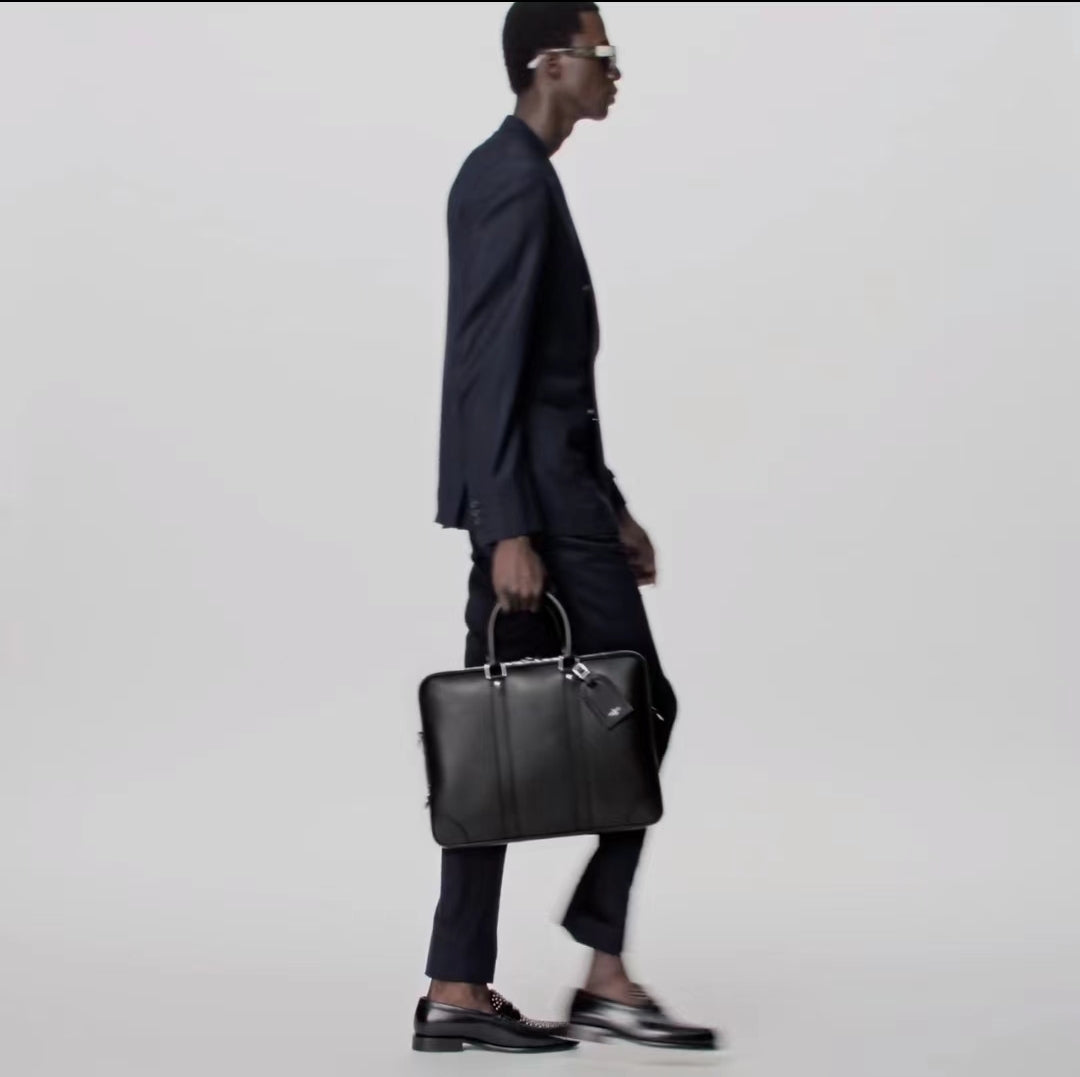 LV M30967 Louis Vuitton Porte Documents Voyage GM Taïga Cowhide Leather Black - Image 6