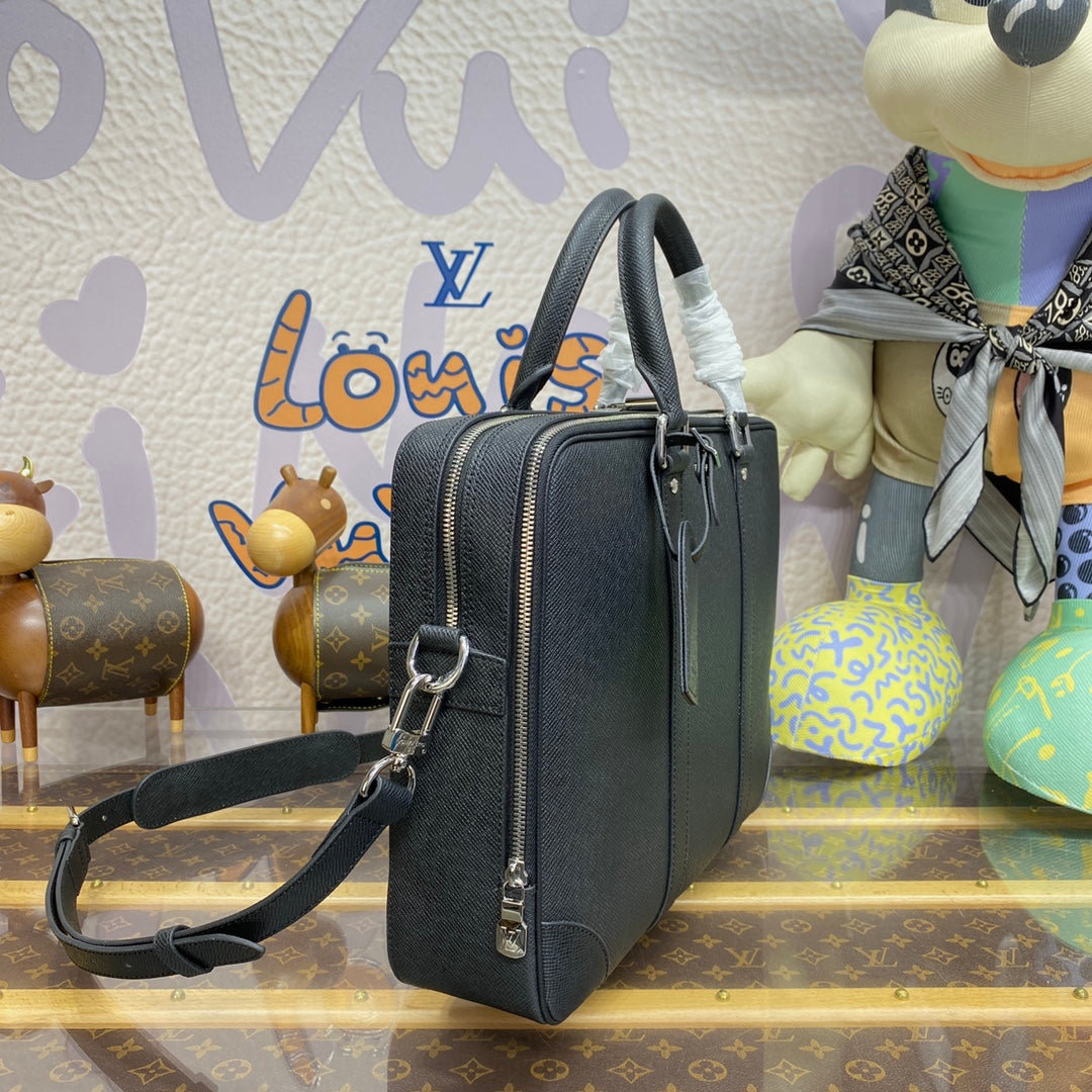 LV M30967 Louis Vuitton Porte Documents Voyage GM Taïga Cowhide Leather Black - Image 7