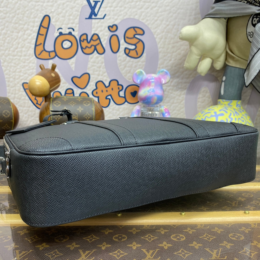 LV M30967 Louis Vuitton Porte Documents Voyage GM Taïga Cowhide Leather Black - Image 9