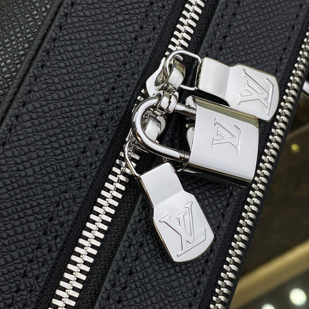 LV M30967 Louis Vuitton Porte Documents Voyage GM Taïga Cowhide Leather Black - Image 11