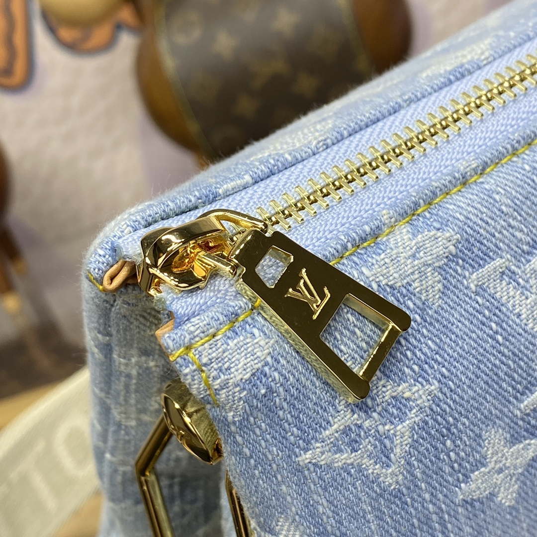 LV M24564 Louis Vuitton Coussin PM Handbag Lambskin Light Blue - Image 5
