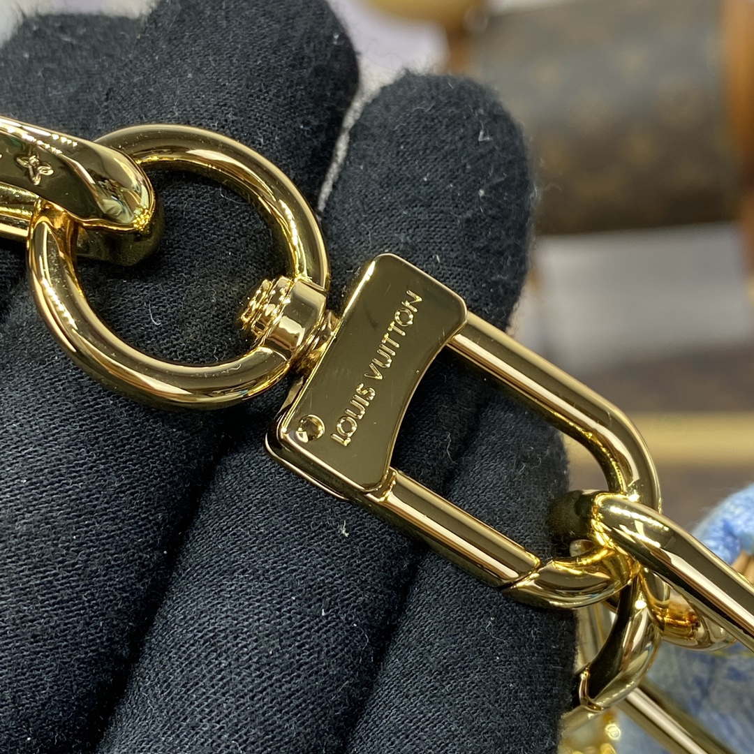 LV M24564 Louis Vuitton Coussin PM Handbag Lambskin Light Blue - Image 7