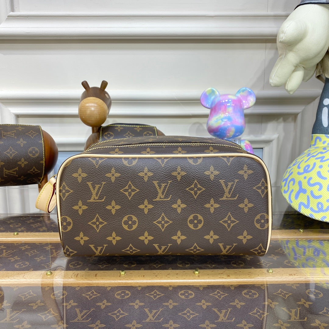 LV M44494 Louis Vuitton Dopp Kit Toilet Pouch Monogram Canvas - Image 2