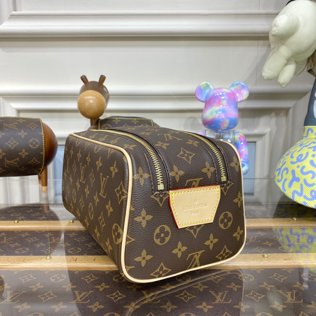 LV M44494 Louis Vuitton Dopp Kit Toilet Pouch Monogram Canvas - Image 5