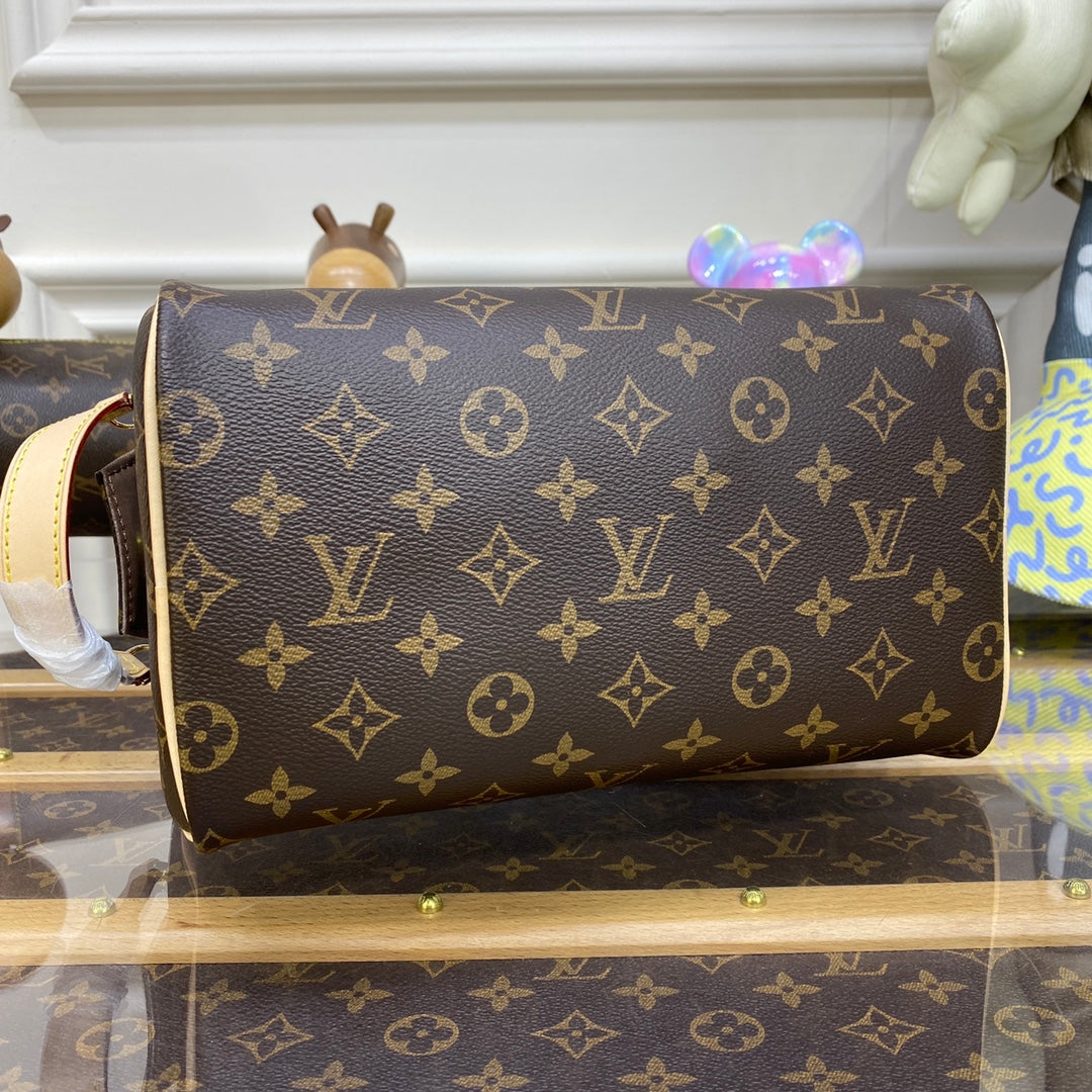 LV M44494 Louis Vuitton Dopp Kit Toilet Pouch Monogram Canvas - Image 7