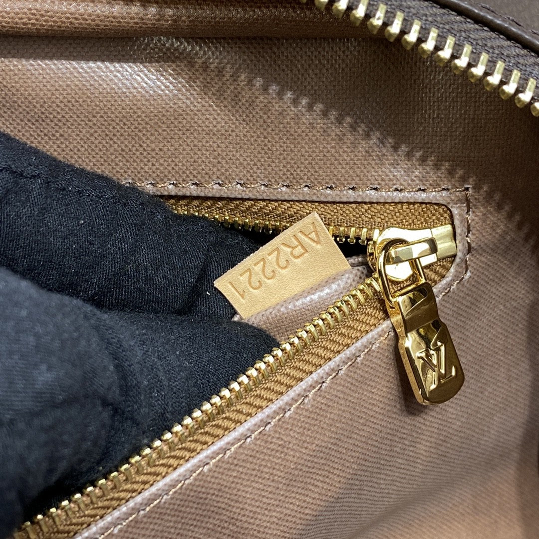 LV M44494 Louis Vuitton Dopp Kit Toilet Pouch Monogram Canvas - Image 10