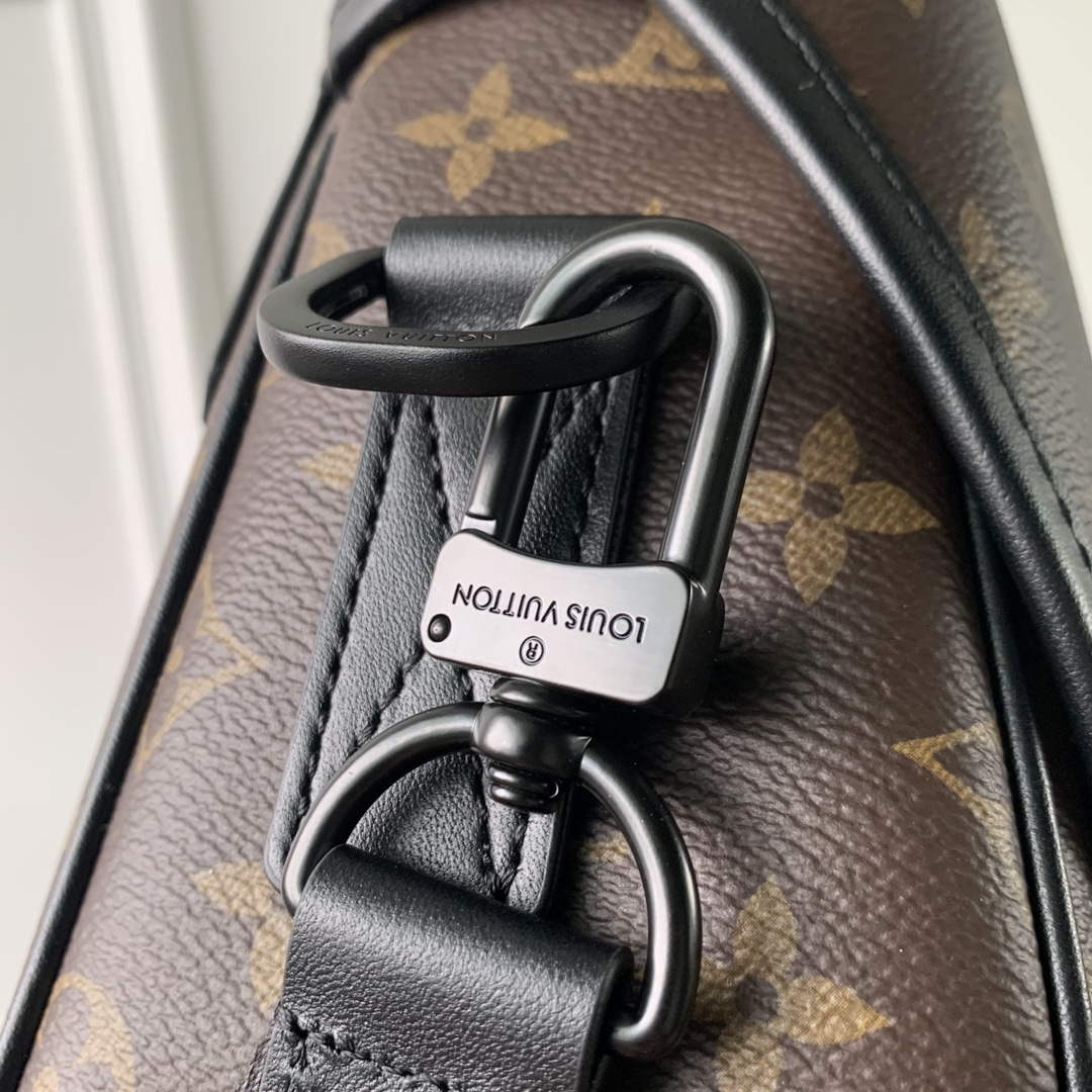 LV M46972 Louis Vuitton LV Trail Messenger Bag - Image 8