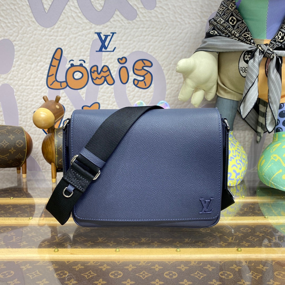 LV M30969 Louis Vuitton District PM Messenger Bag Taiga Midnight Blue - Image 2