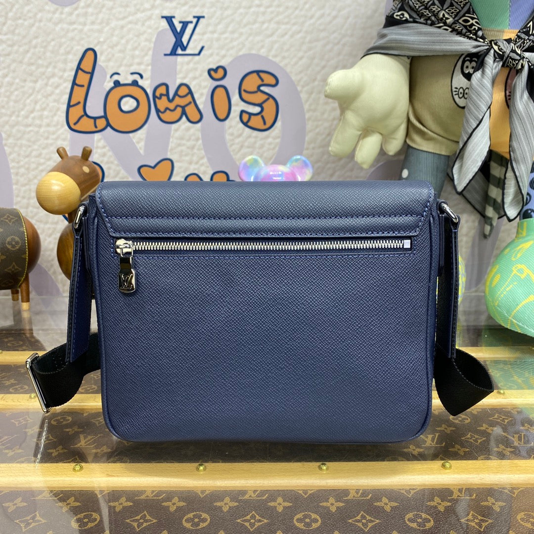 LV M30969 Louis Vuitton District PM Messenger Bag Taiga Midnight Blue - Image 3