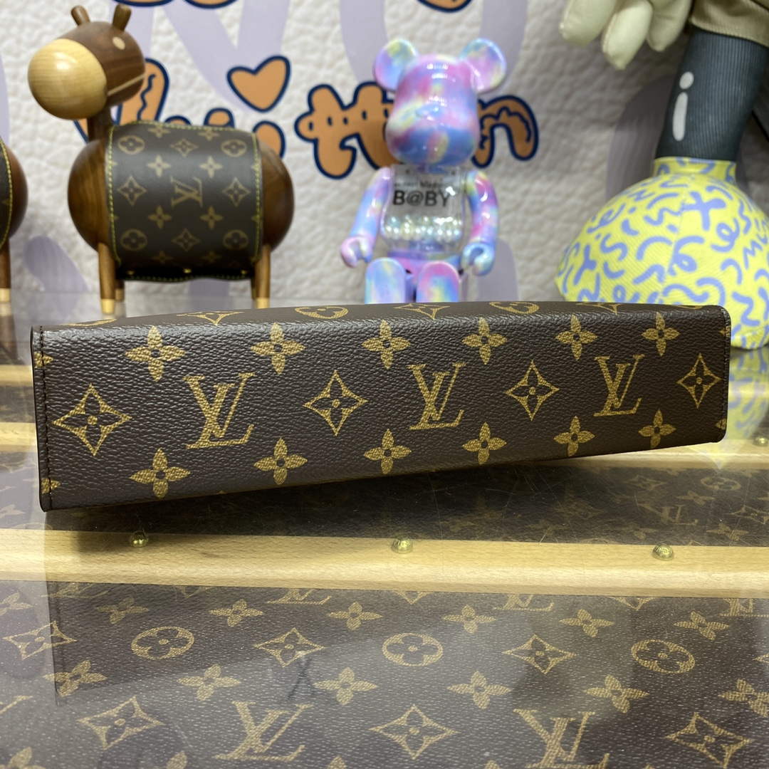 LV M82854 Louis Vuitton Pochette Voyage MM Bag Green - Image 4