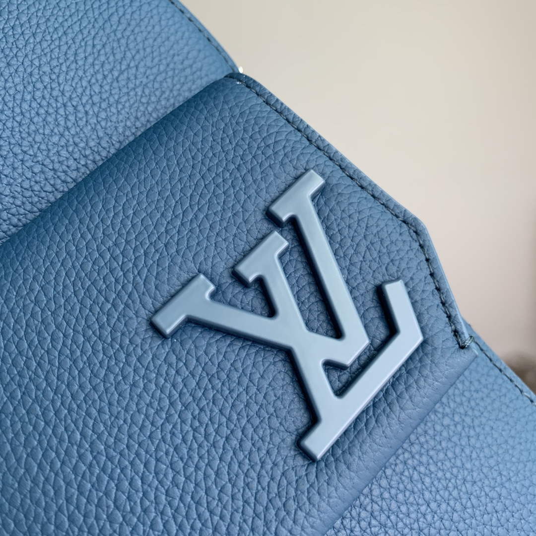 LV M23765 Louis Vuitton Pilot Slingbag Blue - Image 5