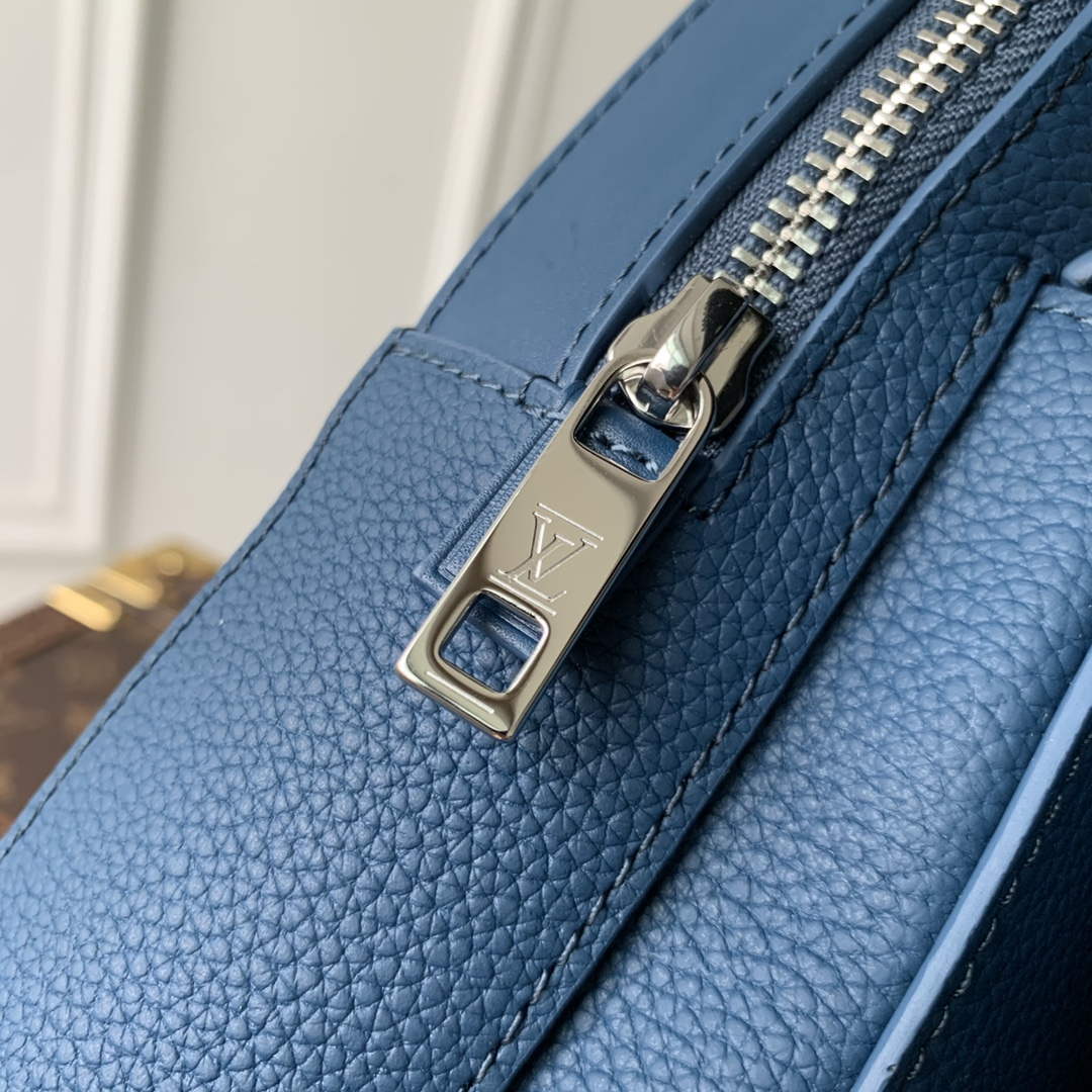 LV M23765 Louis Vuitton Pilot Slingbag Blue - Image 6