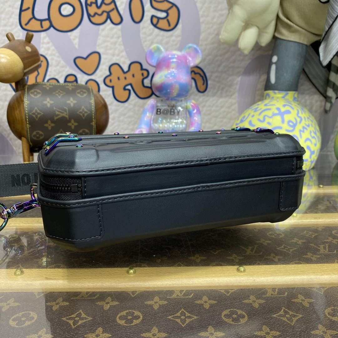 LV M21935 Louis Vuitton Future Trunk Bag Black - Image 4