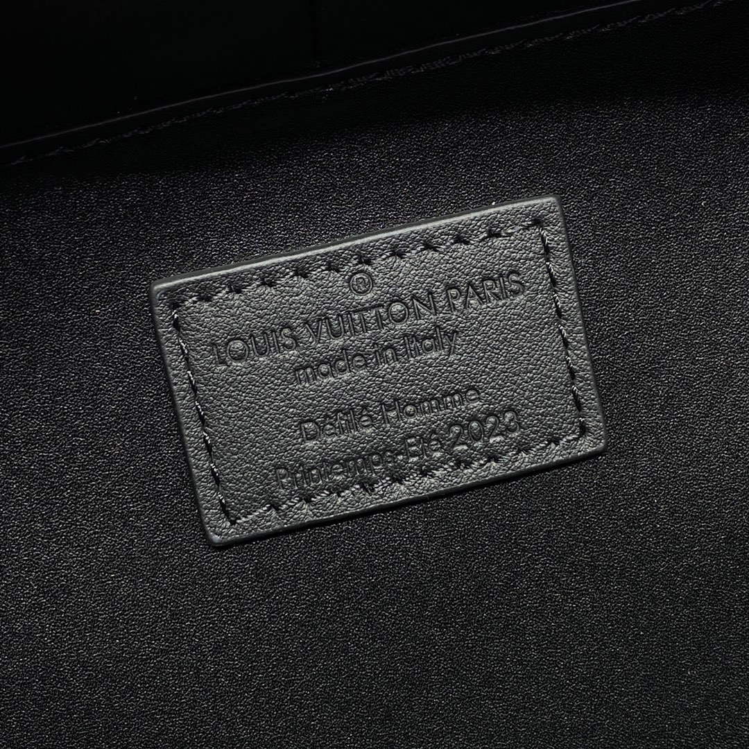 LV M21935 Louis Vuitton Future Trunk Bag Black - Image 8