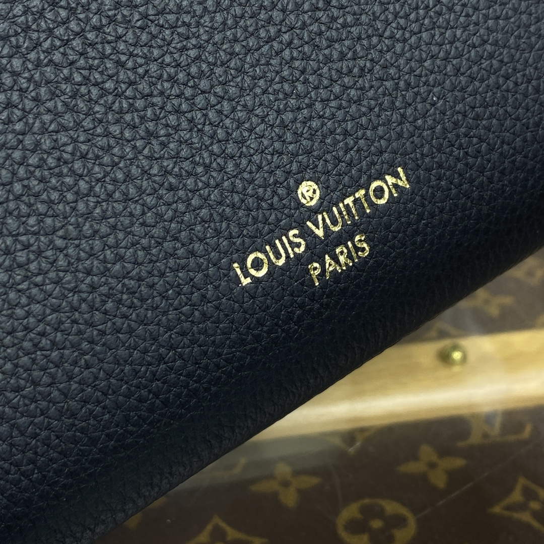 LV M22311 Louis Vuitton Lock & Go Handbag Black - Image 6
