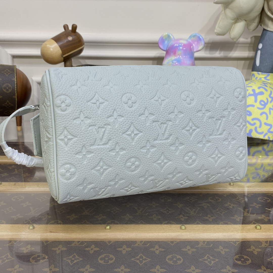 LV M82576 Louis Vuitton Dopp Kit Bag Off-white - Image 4