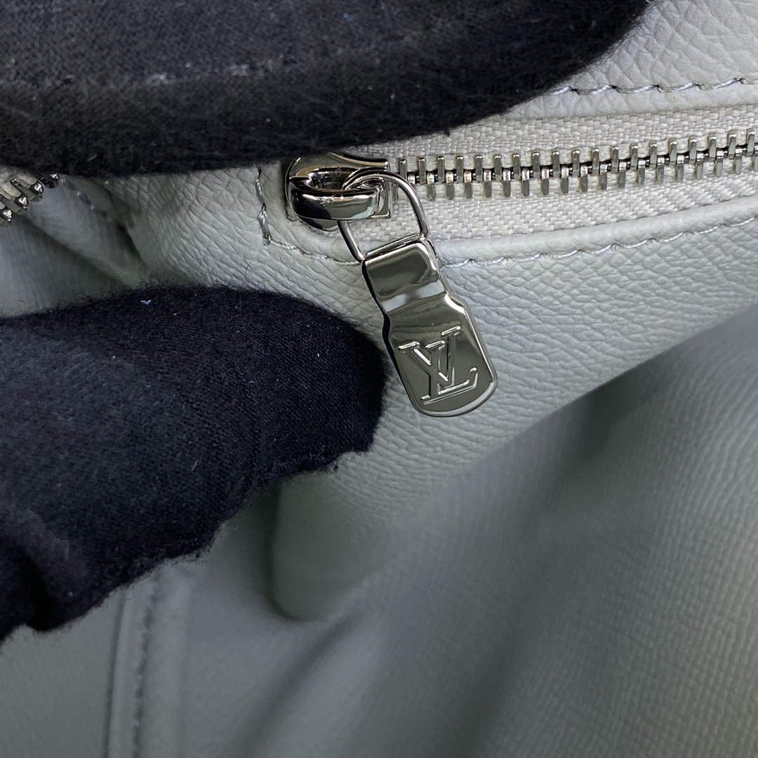 LV M82576 Louis Vuitton Dopp Kit Bag Off-white - Image 7