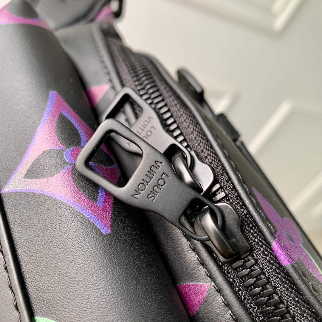 LV M22494 Louis Vuitton Comet Bumbag Black Borealis - Image 3