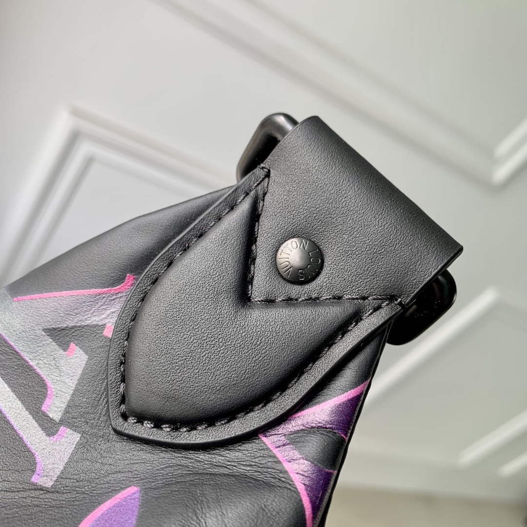 LV M22494 Louis Vuitton Comet Bumbag Black Borealis - Image 4