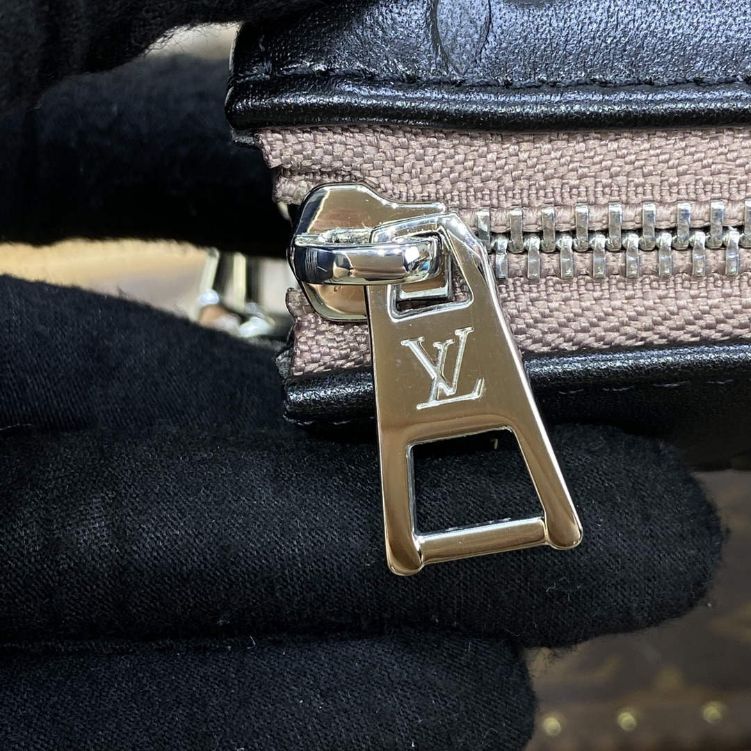 LV M21198 Louis Vuitton Coussin PM Bag Black - Image 6