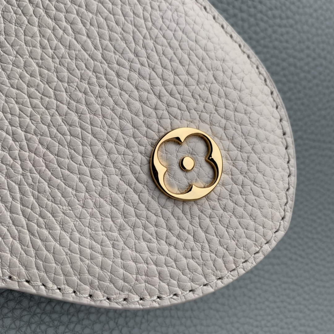 LV M21296 Louis Vuitton Capucines Mini Handbag Steeple Gray / Greige - Image 5