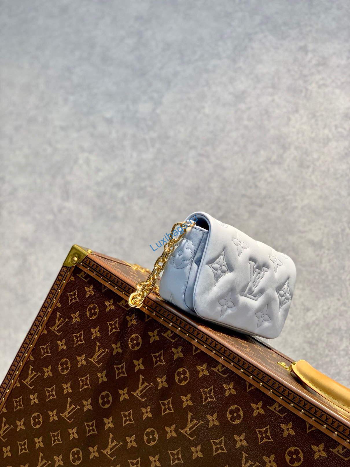 LV M81399 Louis Vuitton Wallet On Strap Bubblegram Glacier Blue - Image 2