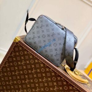 LV M30830 Louis Vuitton Outdoor Messenger Silver