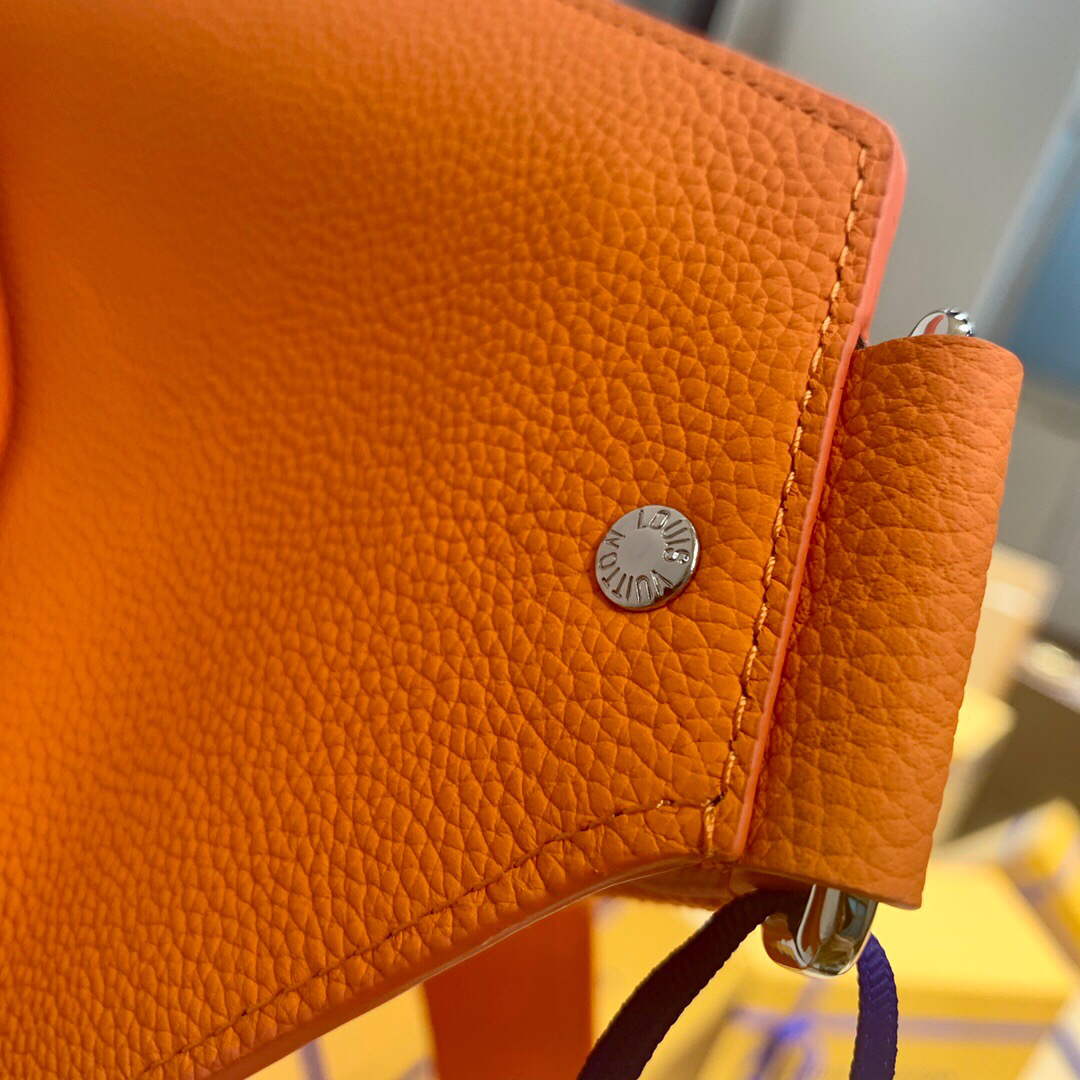 LV M59625 Louis Vuitton New Sling Bag Orange - Image 8