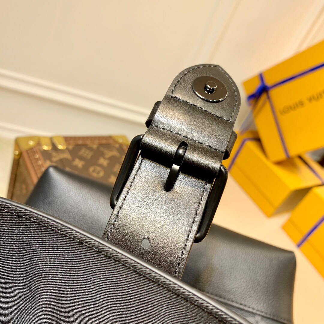 LV M45911 Louis Vuitton Saumur Messenger Black - Image 9