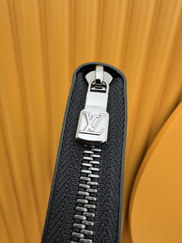 Replica Louis Vuitton LV Zippy Organizer M82081 8