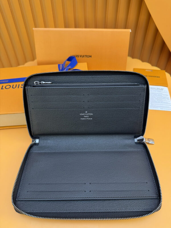 Replica Louis Vuitton LV Zippy Organizer M82081 7